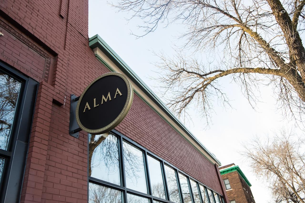 Hotel Alma Миннеаполис Экстерьер фото